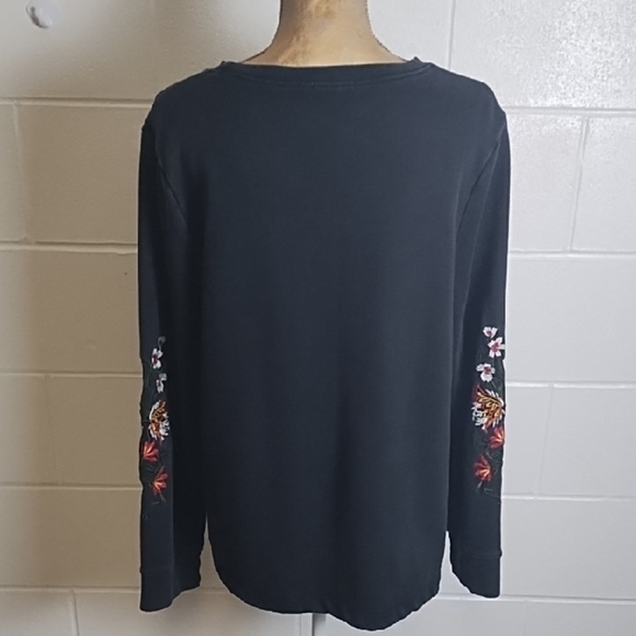 Soft Thick French Terry Black Embroidered Sleeves Sweatshirt Open Bottom - Picture 3 of 15